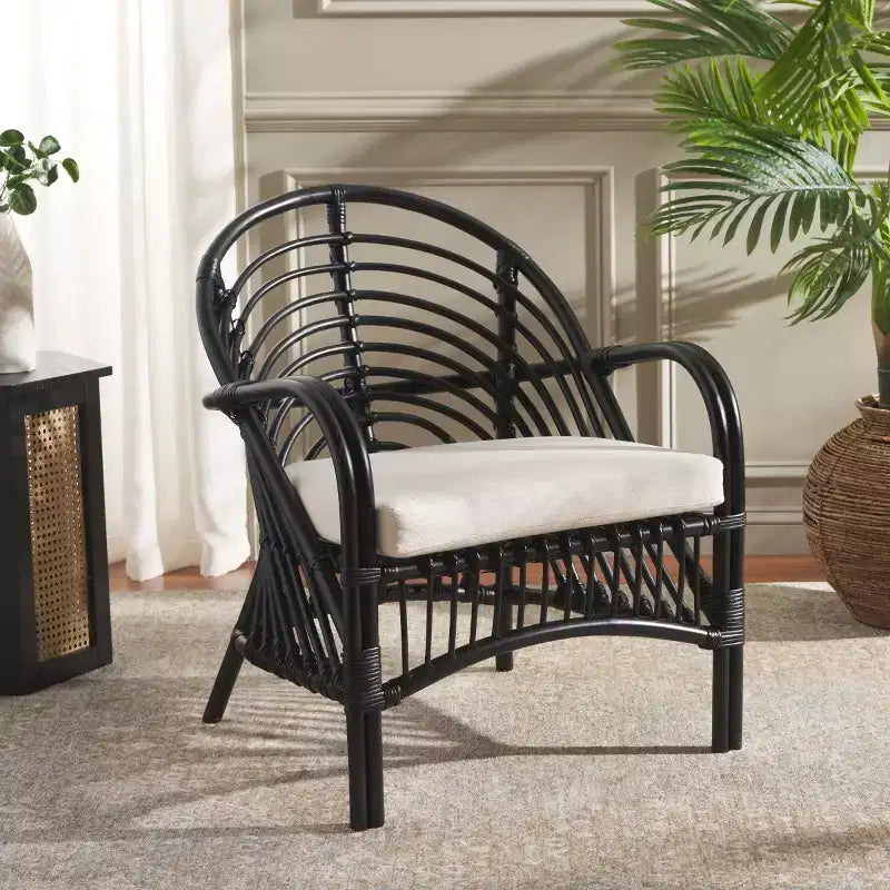 Fauteuil d'appoint Aragorn en rotin noir avec coussin blanc amovible